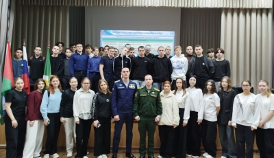 В актовом зале МАОУ «Нижнетавдинская СОШ» прошла встреча учащихся параллели 11х классов с курсантами
