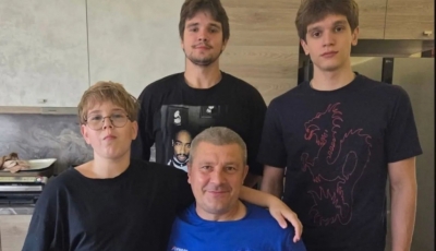 ОТЕЦ - это глыба, скала, чьё слово весомо,  любовь и забота и доброе слово.